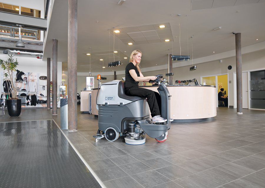 Ride-on scrubber-dryer / battery-powered